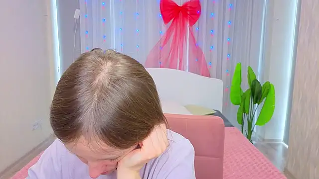 Snapshot of LuluChiiii chatting on December 2025 10:36:01 AM LuluChiiii online show from December 2025 10:36:01 AM