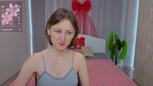 Snapshot of LuluChiiii chatting on February 2026 09:09:01 AM LuluChiiii online show from February 2026 09:09:01 AM