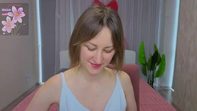 Snapshot of LuluChiiii chatting on February 2026 11:21:02 AM LuluChiiii online show from February 2026 11:21:02 AM