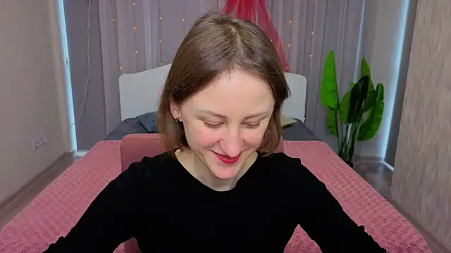 Snapshot of LuluChiiii chatting on December 2025 12:18:02 PM LuluChiiii online show from December 2025 12:18:02 PM