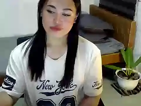 Snapshot of Annierose_ts chatting on October 2025 09:18:02 PM Annierose ts online show from October 2025 09:18:02 PM