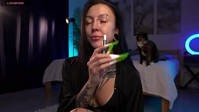 Alise Eve  online show from February 2026 05:21:02 PM