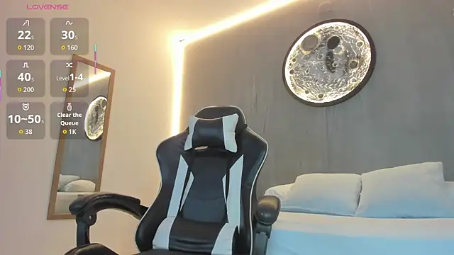 luccia smith online show from October 2025 02:56:02 AM