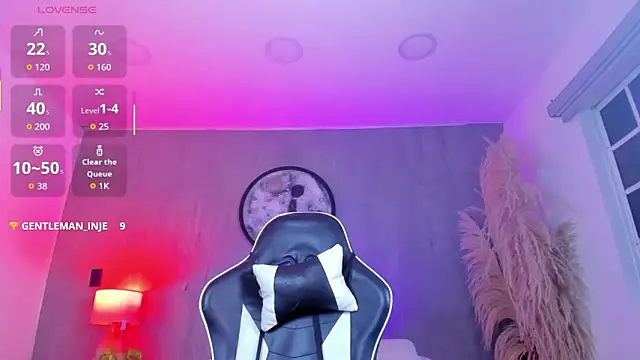 luccia smith online show from March 2026 02:26:02 AM