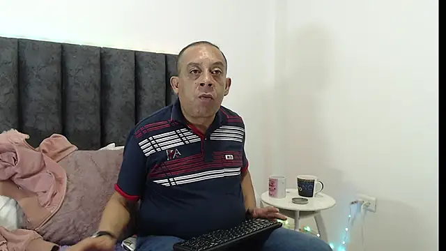 Snapshot of GabrielandAbigail chatting on November 2025 12:42:01 PM GabrielandAbigail online show from November 2025 12:42:01 PM