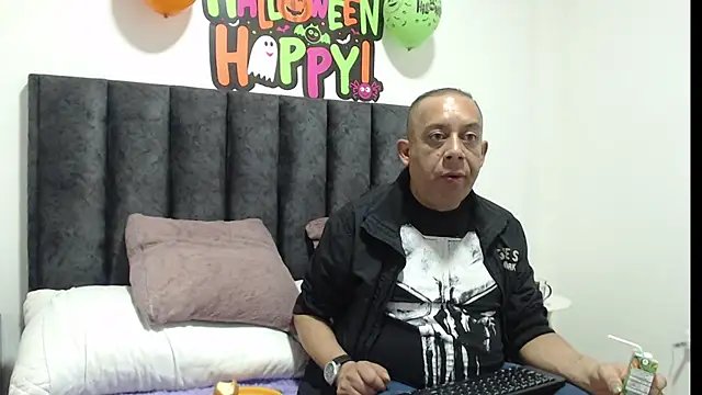 Snapshot of GabrielandAbigail chatting on October 2025 12:13:02 PM GabrielandAbigail online show from October 2025 12:13:02 PM