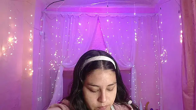 Snapshot of Aitana_200 chatting on September 2025 01:17:02 PM Aitana 200 online show from September 2025 01:17:02 PM
