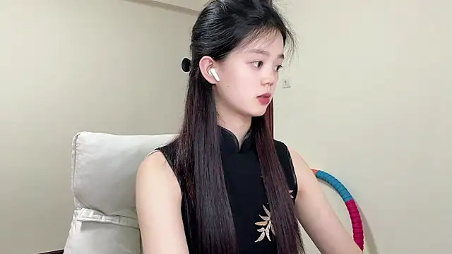 Nicole-13 online show from May 2026 01:00:02 PM
