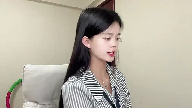 Nicole-13 online show from May 2026 01:06:01 PM