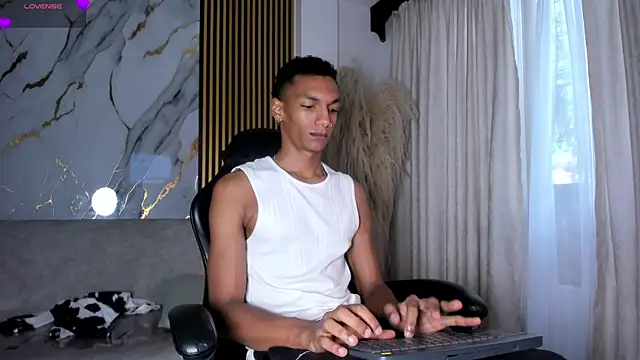 Snapshot of JulienSaint chatting on June 2026 11:44:01 AM JulienSaint online show from June 2026 11:44:01 AM