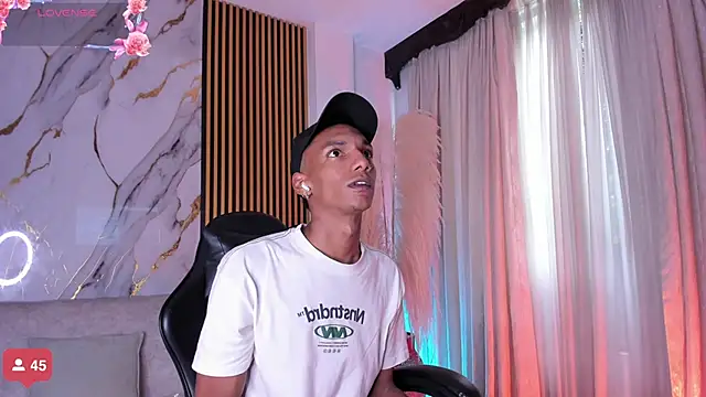 JulienSaint online show from November 2025 12:10:02 PM