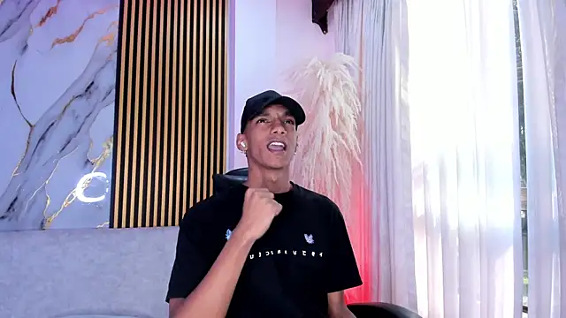 JulienSaint online show from November 2025 12:09:02 PM