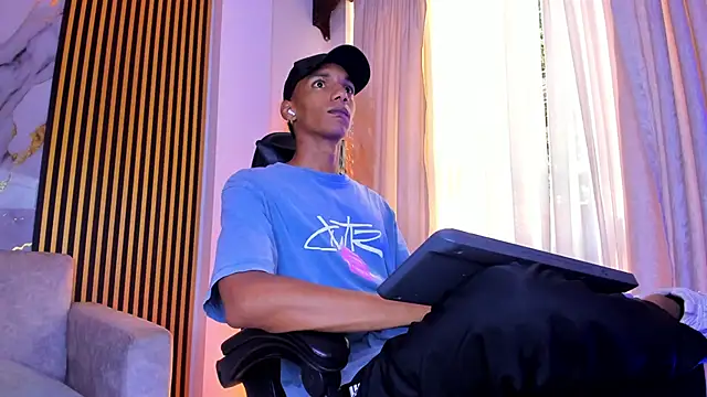 JulienSaint online show from November 2025 12:09:01 PM