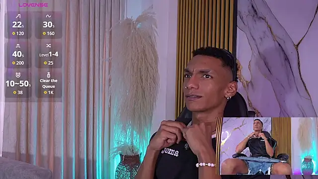 JulienSaint online show from December 2025 04:57:01 PM