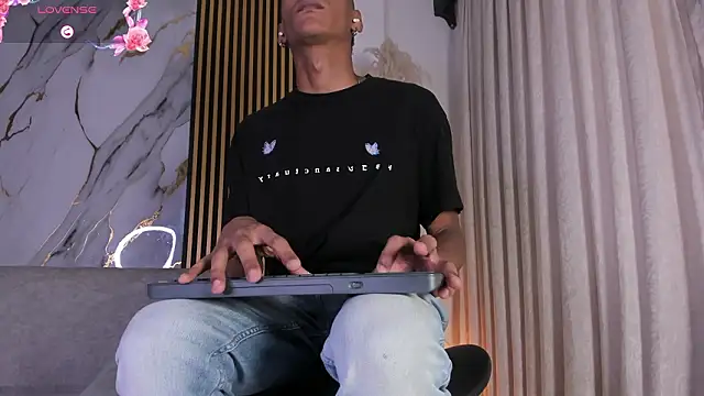 JulienSaint online show from March 2026 12:24:01 PM