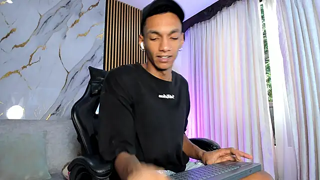 JulienSaint online show from December 2025 12:26:01 PM