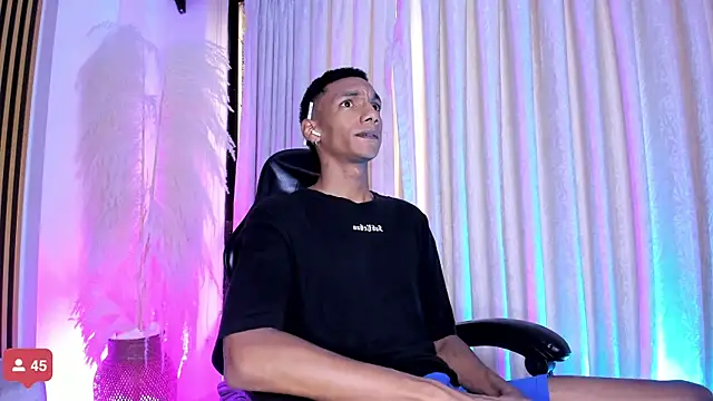 JulienSaint online show from November 2025 12:20:02 PM