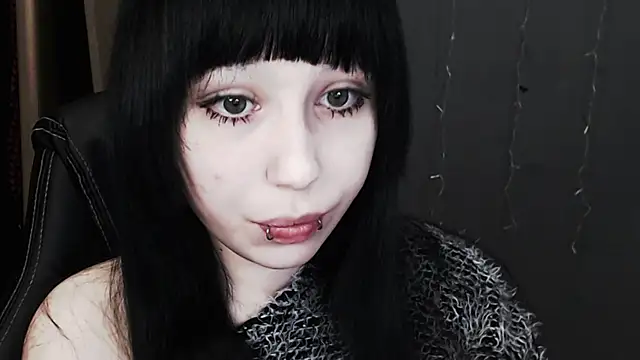  LUCY LAVE online show from April 2026 11:55:01 PM