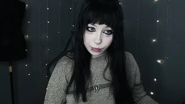  LUCY LAVE online show from April 2026 09:53:01 PM