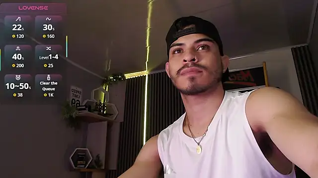 Snapshot of Bastian_MCcormick chatting on December 2025 12:29:02 PM Bastian MCcormick online show from December 2025 12:29:02 PM