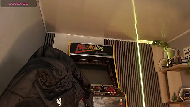 Bastian MCcormick online show from December 2025 12:00:01 PM