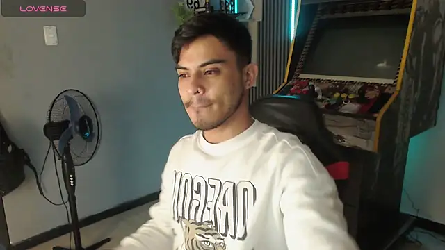 Bastian MCcormick online show from November 2025 04:11:01 AM