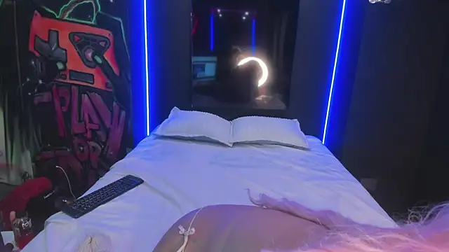 Snapshot of SamanthaaReed chatting on December 2025 04:26:02 AM SamanthaaReed online show from December 2025 04:26:02 AM