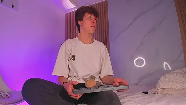 IM DAREN online show from November 2025 03:22:01 AM