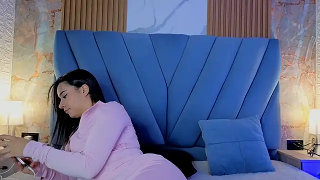 nathalia koch  online show from September 2025 07:20:02 PM