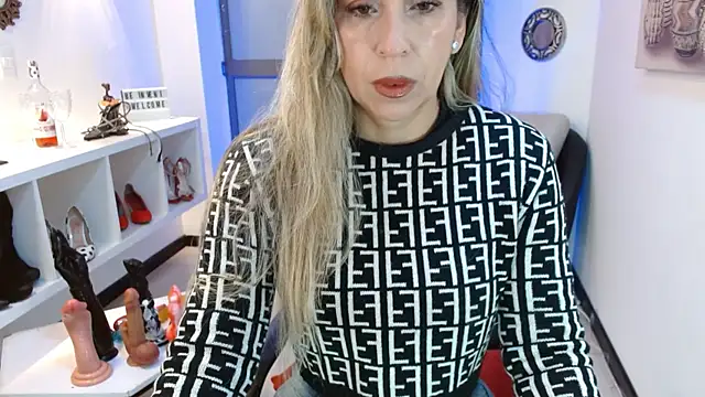 Snapshot of DianaPearls chatting on July 2026 10:27:01 AM DianaPearls online show from July 2026 10:27:01 AM