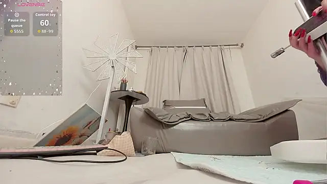 Snapshot of fox-yiyi chatting on November 2025 12:09:01 PM fox-yiyi online show from November 2025 12:09:01 PM