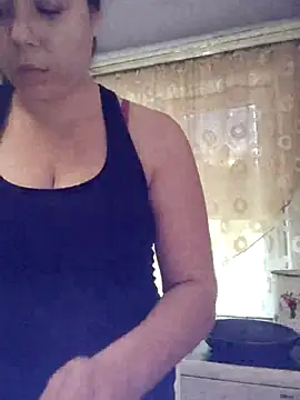 Snapshot of CutieMarine chatting on October 2025 09:52:02 AM CutieMarine online show from October 2025 09:52:02 AM