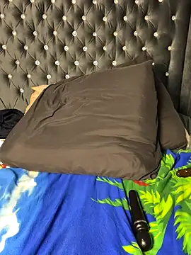 Kikie23 online show from October 2025 06:40:01 PM