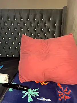 Kikie23 online show from November 2025 05:50:02 PM