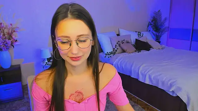YourLovellyStory online show from October 2025 11:24:02 AM