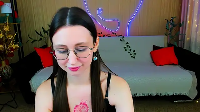 YourLovellyStory online show from April 2026 12:34:01 PM