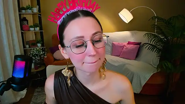 YourLovellyStory online show from January 2026 04:54:01 PM