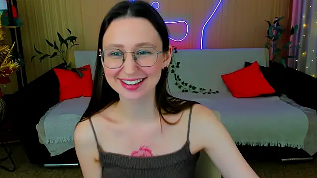 YourLovellyStory online show from April 2026 06:03:01 PM