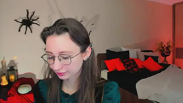 YourLovellyStory online show from October 2025 09:28:02 AM