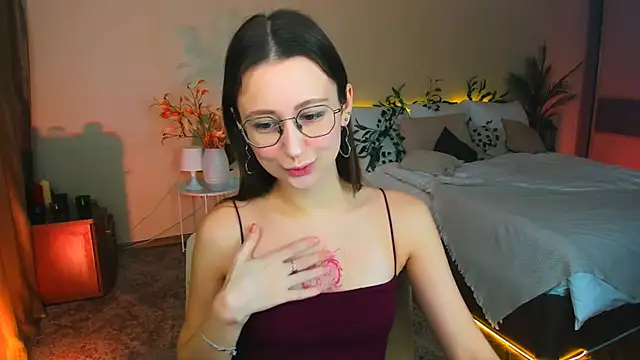 YourLovellyStory online show from November 2025 09:21:01 AM