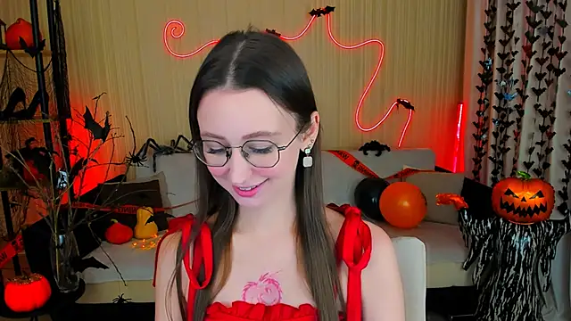 YourLovellyStory online show from October 2025 04:27:01 PM