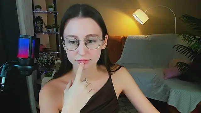 YourLovellyStory online show from November 2025 04:40:02 PM