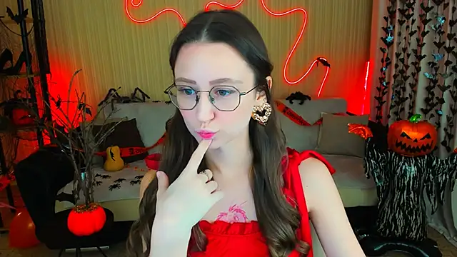 YourLovellyStory online show from October 2025 11:20:01 AM