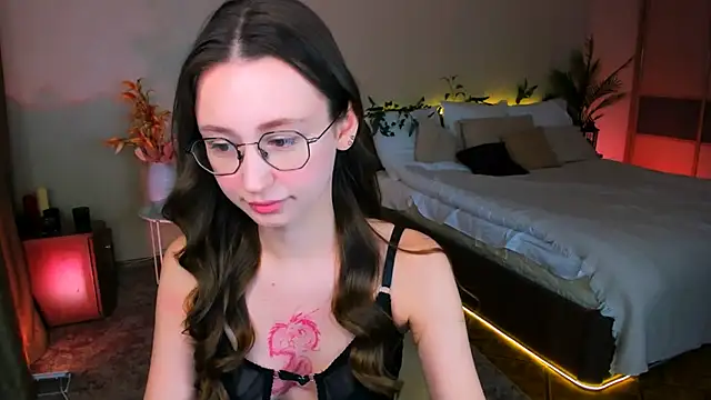 YourLovellyStory online show from December 2025 11:31:01 AM