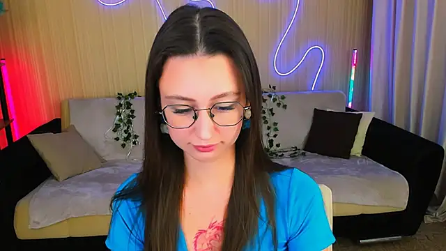 YourLovellyStory online show from October 2025 04:20:02 PM