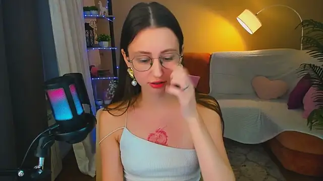 YourLovellyStory online show from November 2025 11:47:02 AM