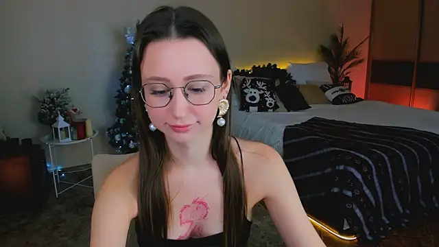 YourLovellyStory online show from December 2025 09:33:02 AM