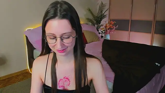 YourLovellyStory online show from April 2026 11:33:01 AM
