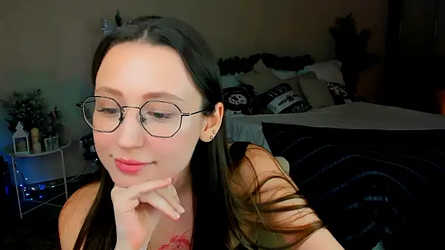 YourLovellyStory online show from January 2026 04:25:01 PM