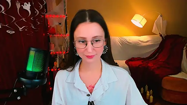 YourLovellyStory online show from October 2025 04:30:02 PM